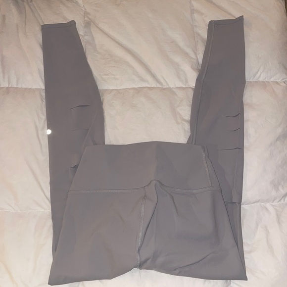 Alo Leggings - Picture 2 of 3